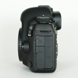 Canon EOS 5D Mark IV