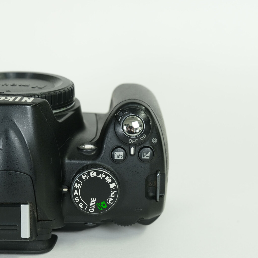 Nikon D3000 ボディ