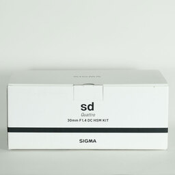 SIGMA sd Quattro & Art 30mm F1.4 DC HSM レンズキット