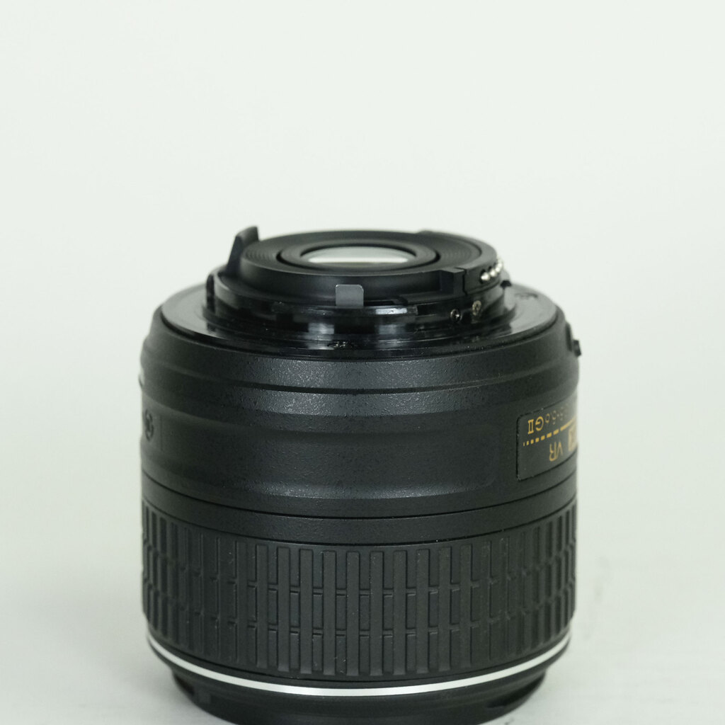 Nikon AF-S DX NIKKOR 18-55mm f3.5-5.6G VR II Nikon AF-S DX NIKKOR 18-55mm f3.5-5.6G VR II