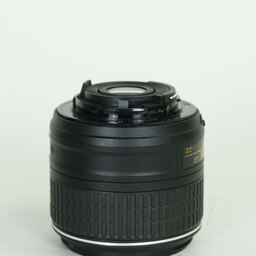 Nikon AF-S DX NIKKOR 18-55mm f3.5-5.6G VR II Nikon AF-S DX NIKKOR 18-55mm f3.5-5.6G VR II