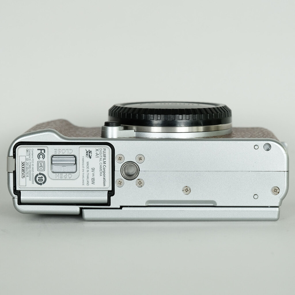FUJIFILM X-A1 ボディ ブラウン