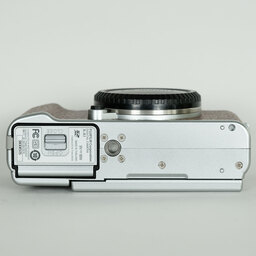 FUJIFILM X-A1 ボディ ブラウン