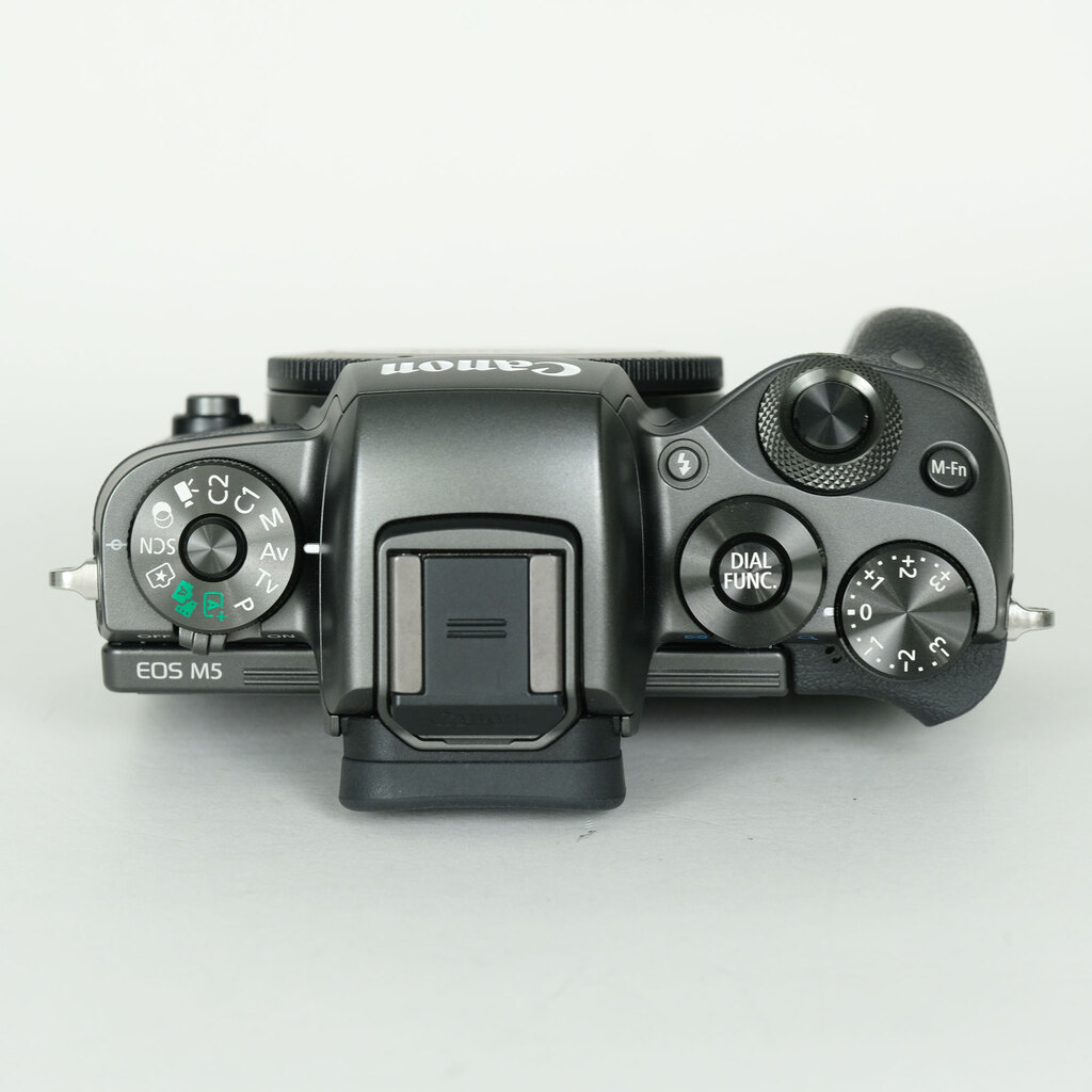 Canon EOS M5