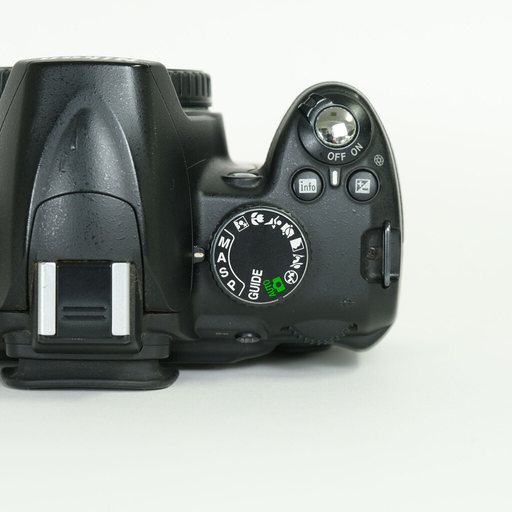 Nikon D3000 ボディ