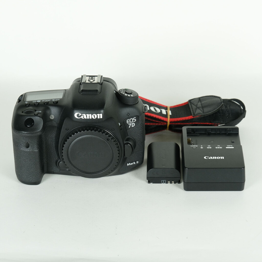 Canon EOS 7D Mark IIの出品 | ONE SCENE（ワンシーン）