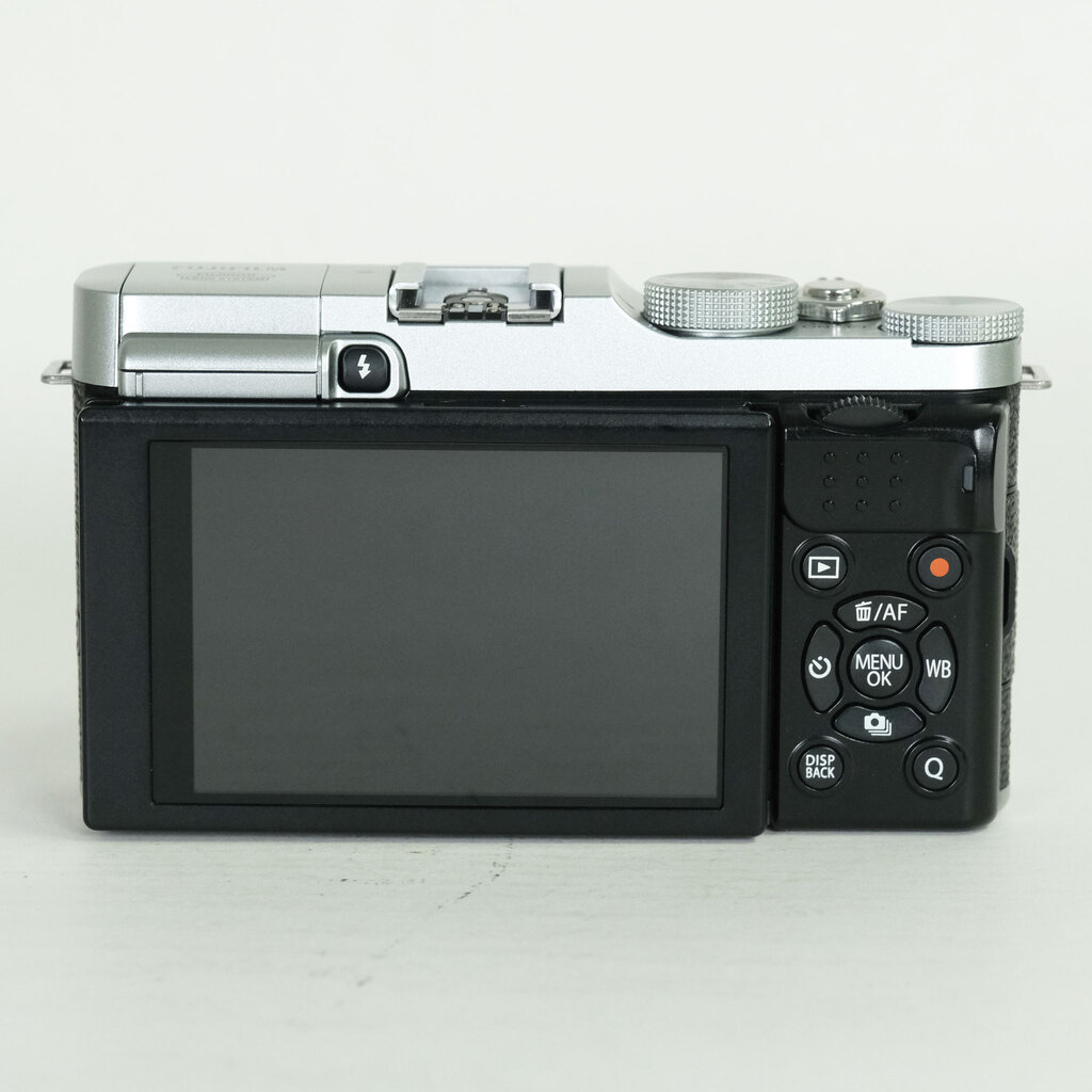 FUJIFILM X-A2 ボディ シルバー