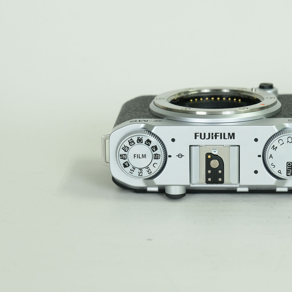 FUJIFILM X-M5