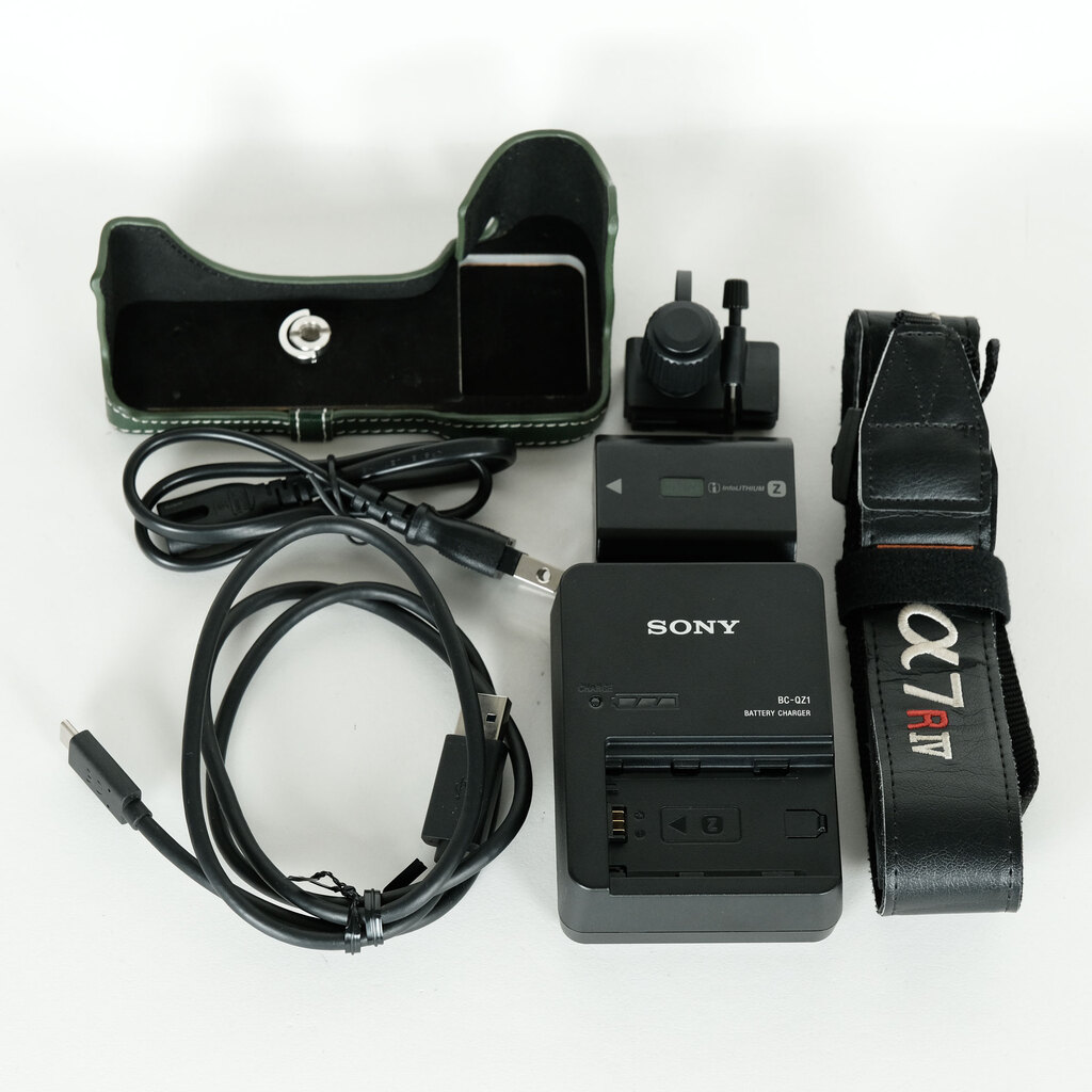 SONY α7RIV ボディ ILCE-7RM4A   【後期モデル 液晶下部にSONYロゴなし】