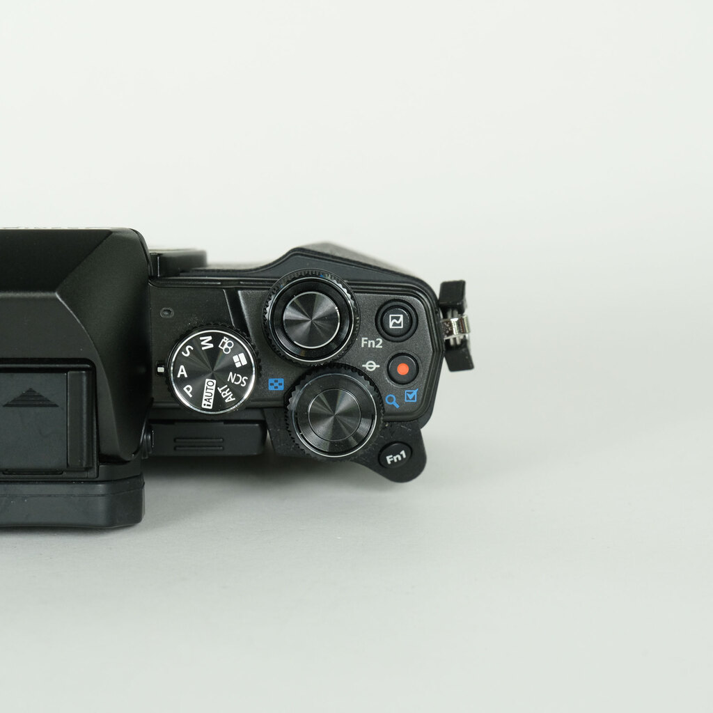 OLYMPUS OM-D E-M10 Mark II