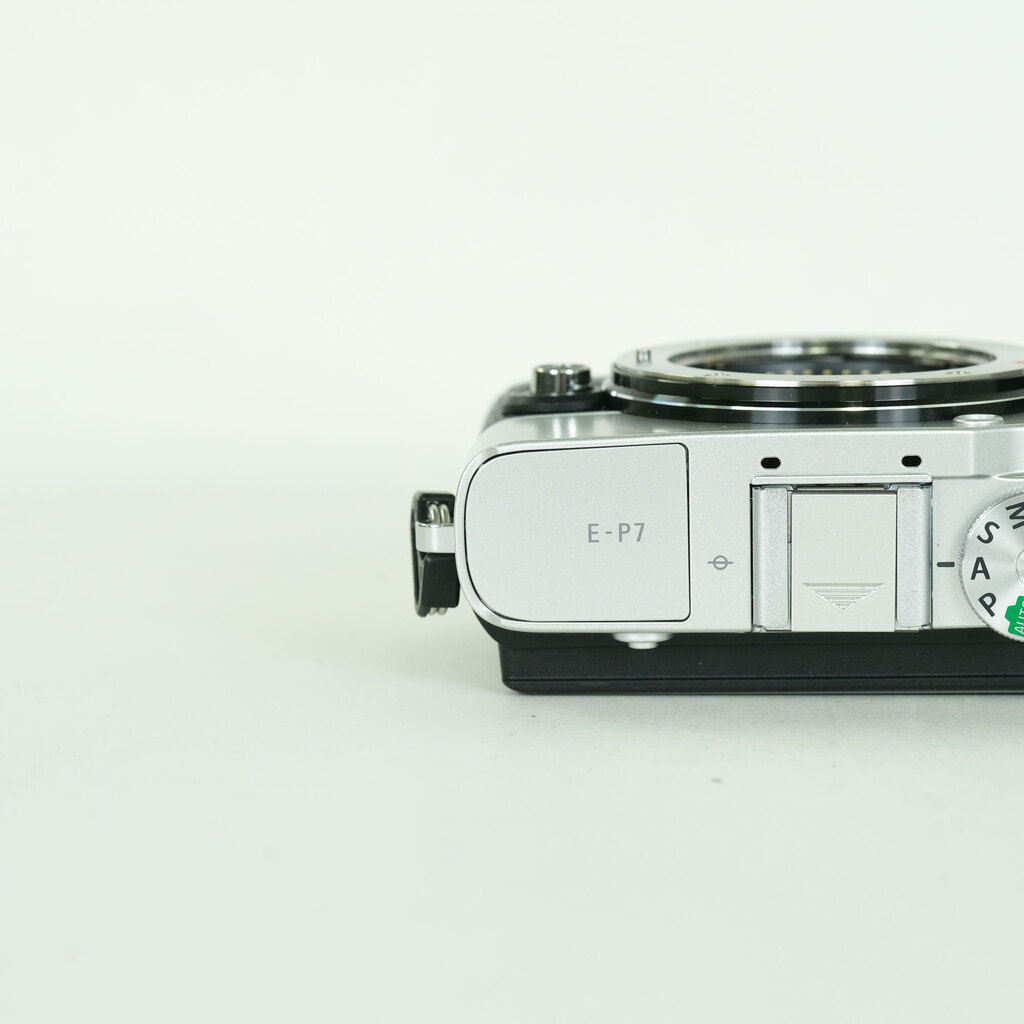 OLYMPUS PEN E-P7