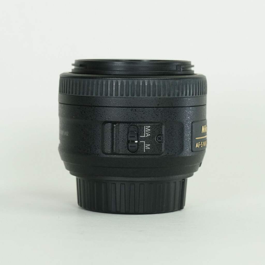 Nikon AF-S DX NIKKOR 35mm f/1.8G Nikon AF-S DX NIKKOR 35mm f/1.8G