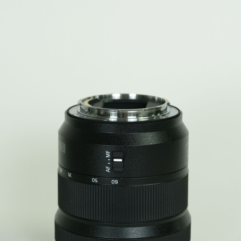 Panasonic LUMIX S 20-60mm F3.5-5.6 Panasonic LUMIX S 20-60mm F3.5-5.6