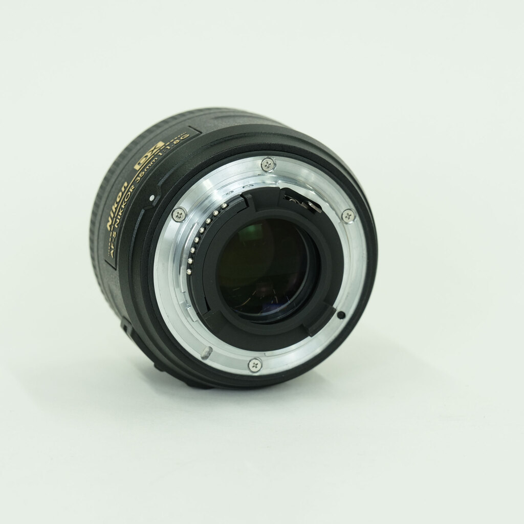 Nikon AF-S DX NIKKOR 35mm f/1.8G Nikon AF-S DX NIKKOR 35mm f/1.8G