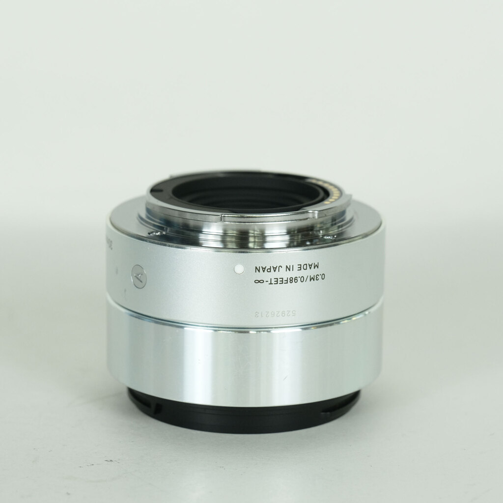 SIGMA A 30mm F2.8 DN (ソニーE用)シルバーの出品 | ONE SCENE（ワン