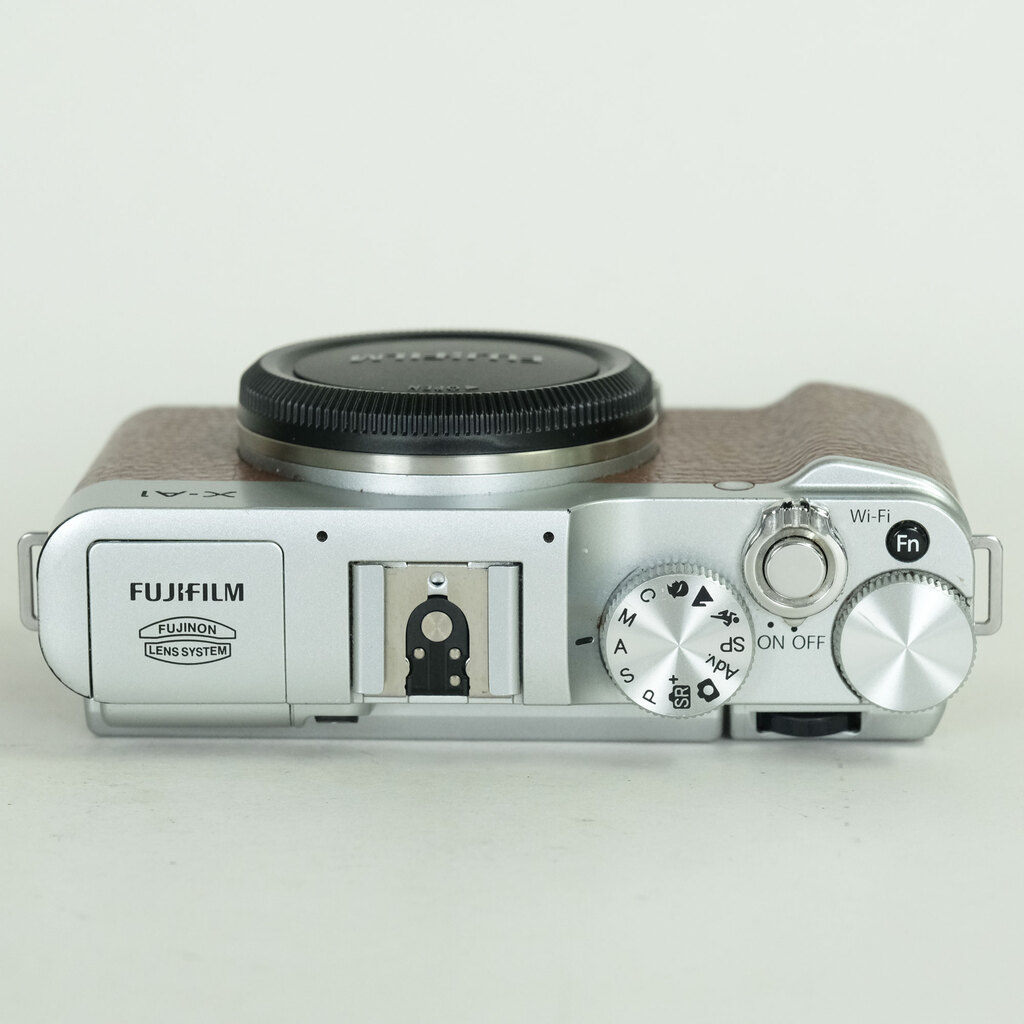 FUJIFILM X-A1 ボディ ブラウン