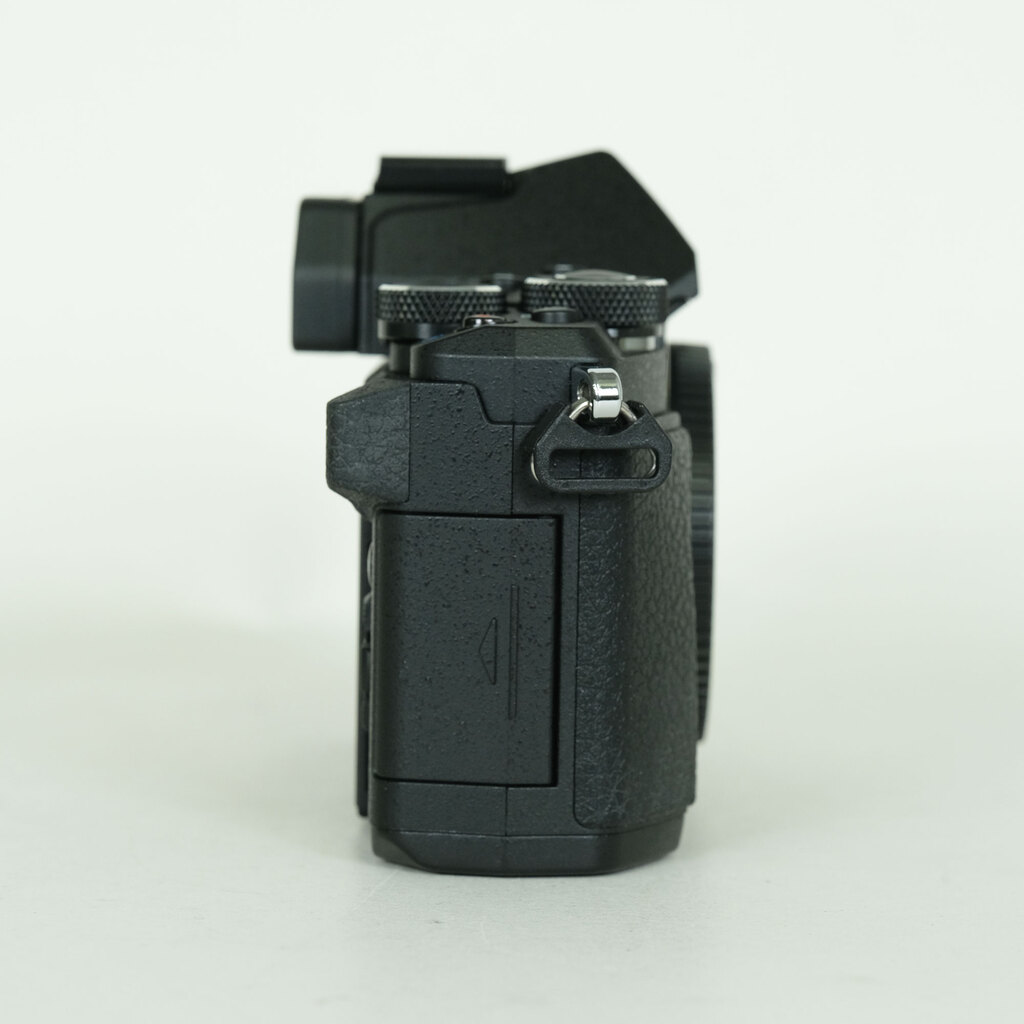 OLYMPUS OM-D E-M5 Mark II