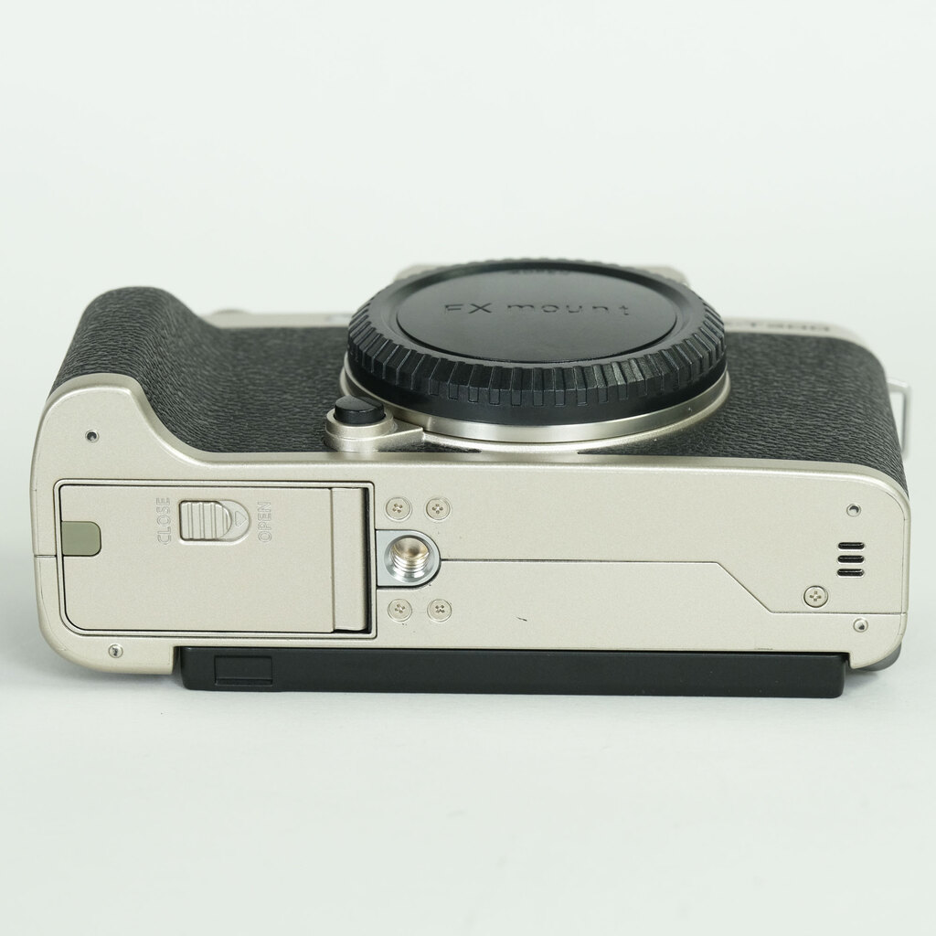 FUJIFILM X-T200 ボディ シャンパンゴールド