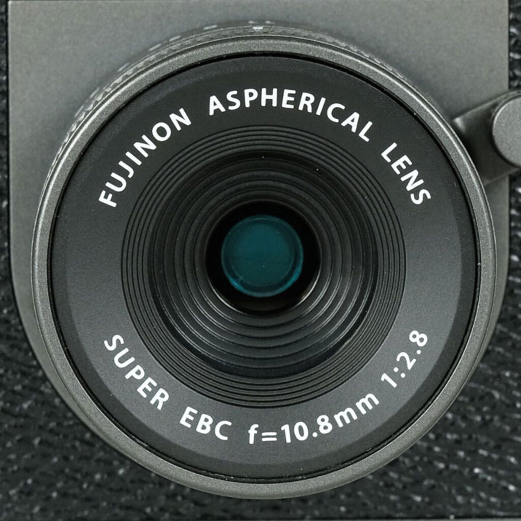 FUJIFILM X half X-HF1