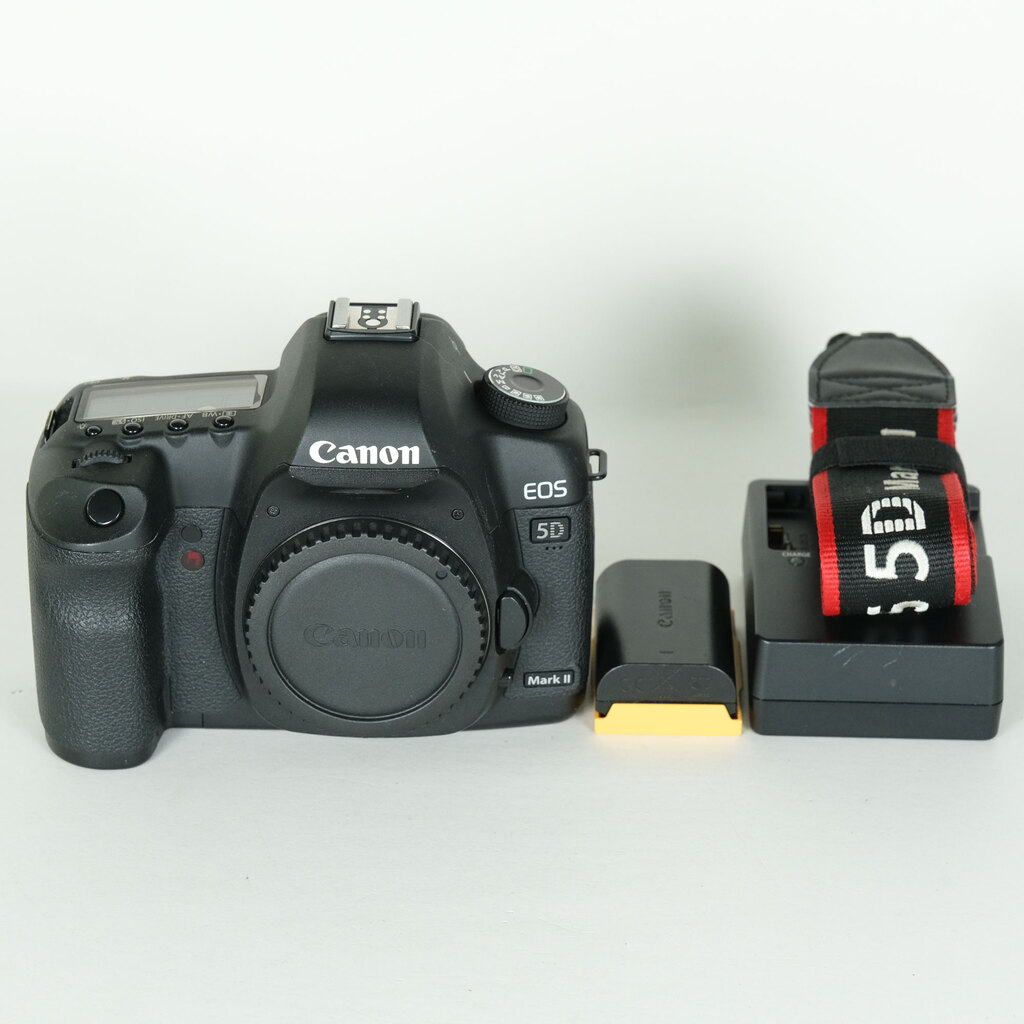 Canon EOS 5D MarkII �{�f�B