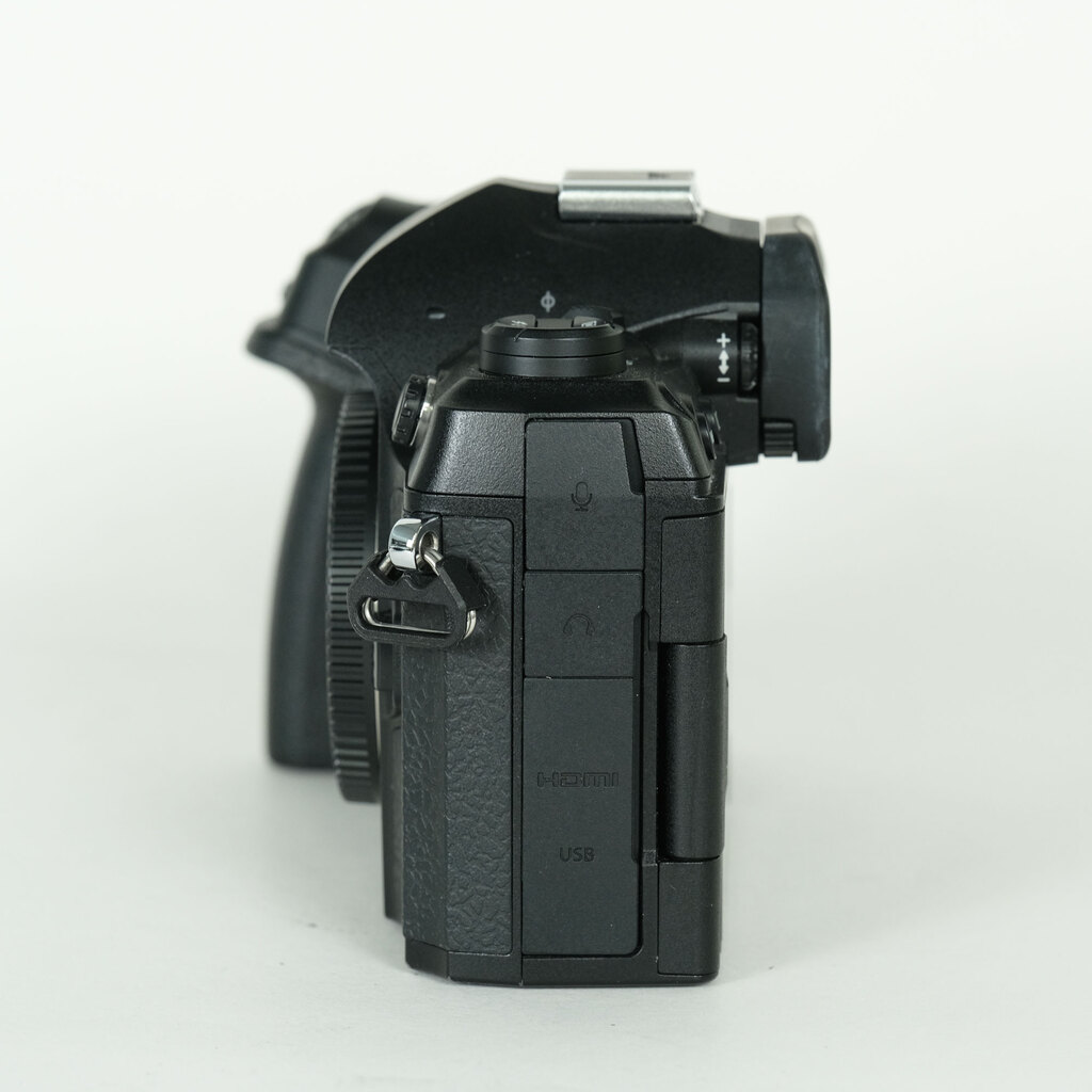 OM SYSTEM OM-1 Mark II [�{�f�B]