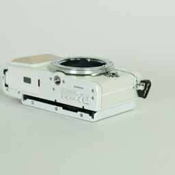 OLYMPUS PEN Lite E-PL7 ボディ ホワイト