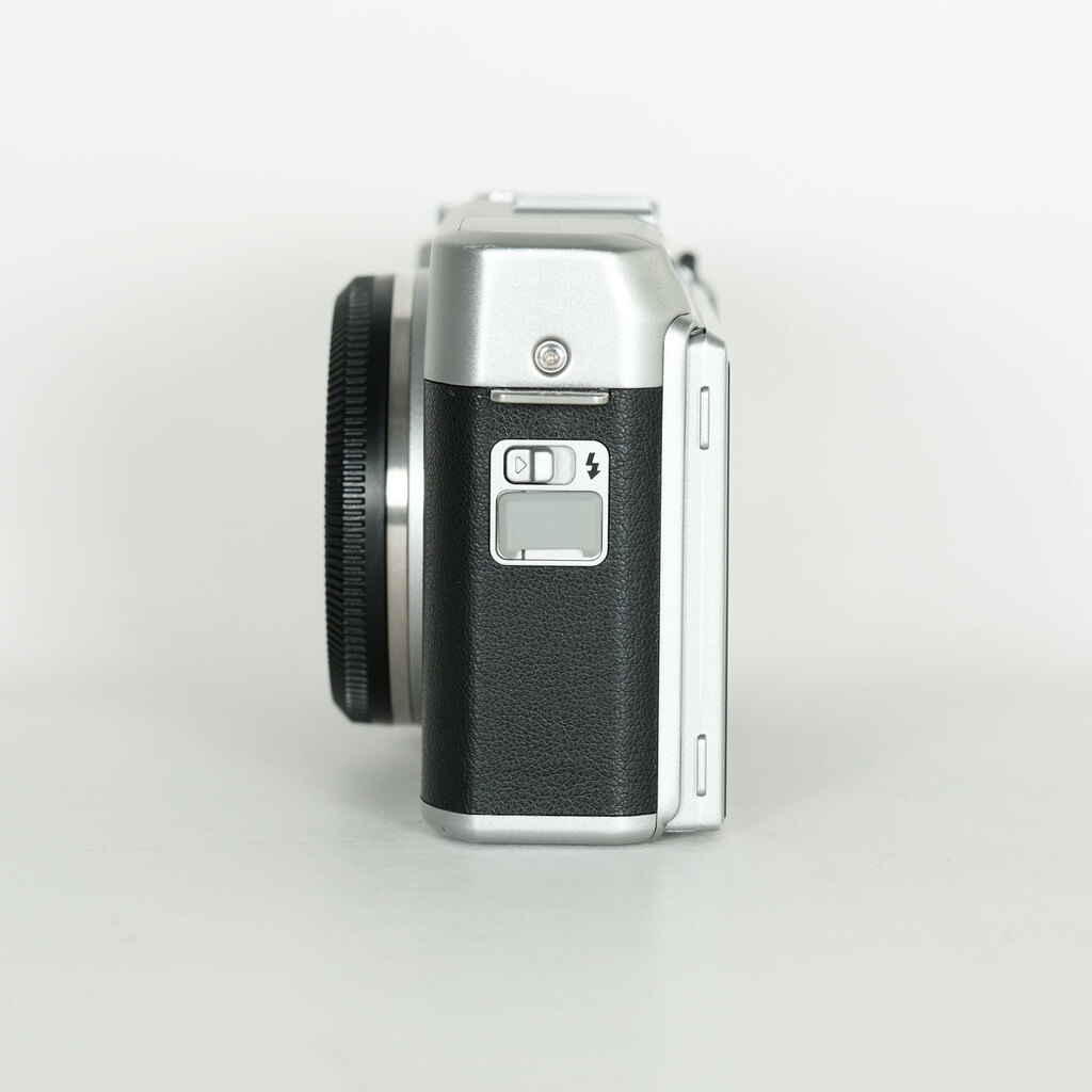 FUJIFILM X-A5