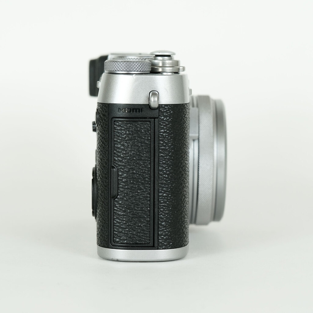 FUJIFILM X100F シルバー FUJIFILM X100F シルバー