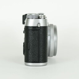 FUJIFILM X100F シルバー FUJIFILM X100F シルバー