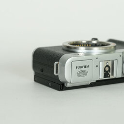 FUJIFILM X-A2 ボディ シルバー