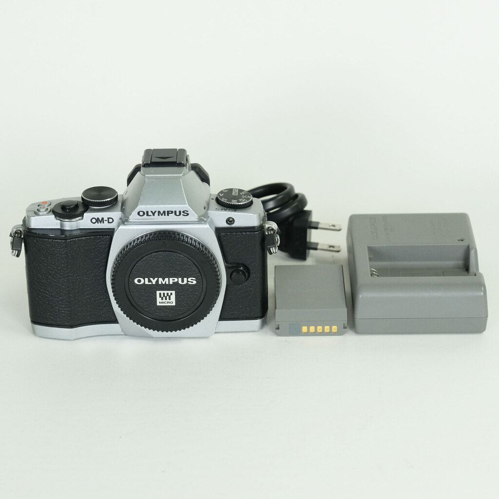 OLYMPUS OM-D E-M5 ボディ シルバー