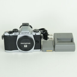 OLYMPUS OM-D E-M5 ボディ シルバー
