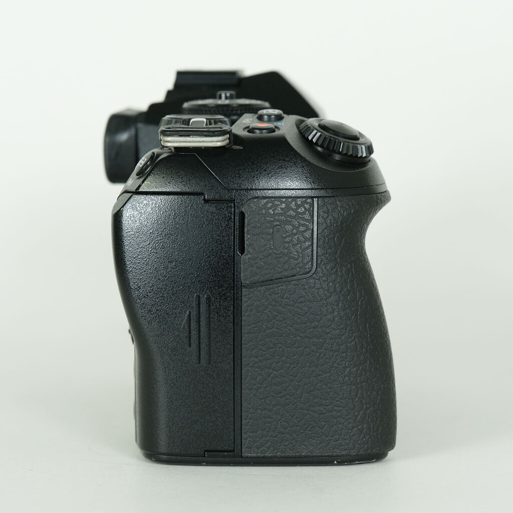 OLYMPUS OM-D E-M1 Mark II