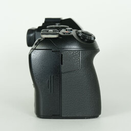 OLYMPUS OM-D E-M1 Mark II