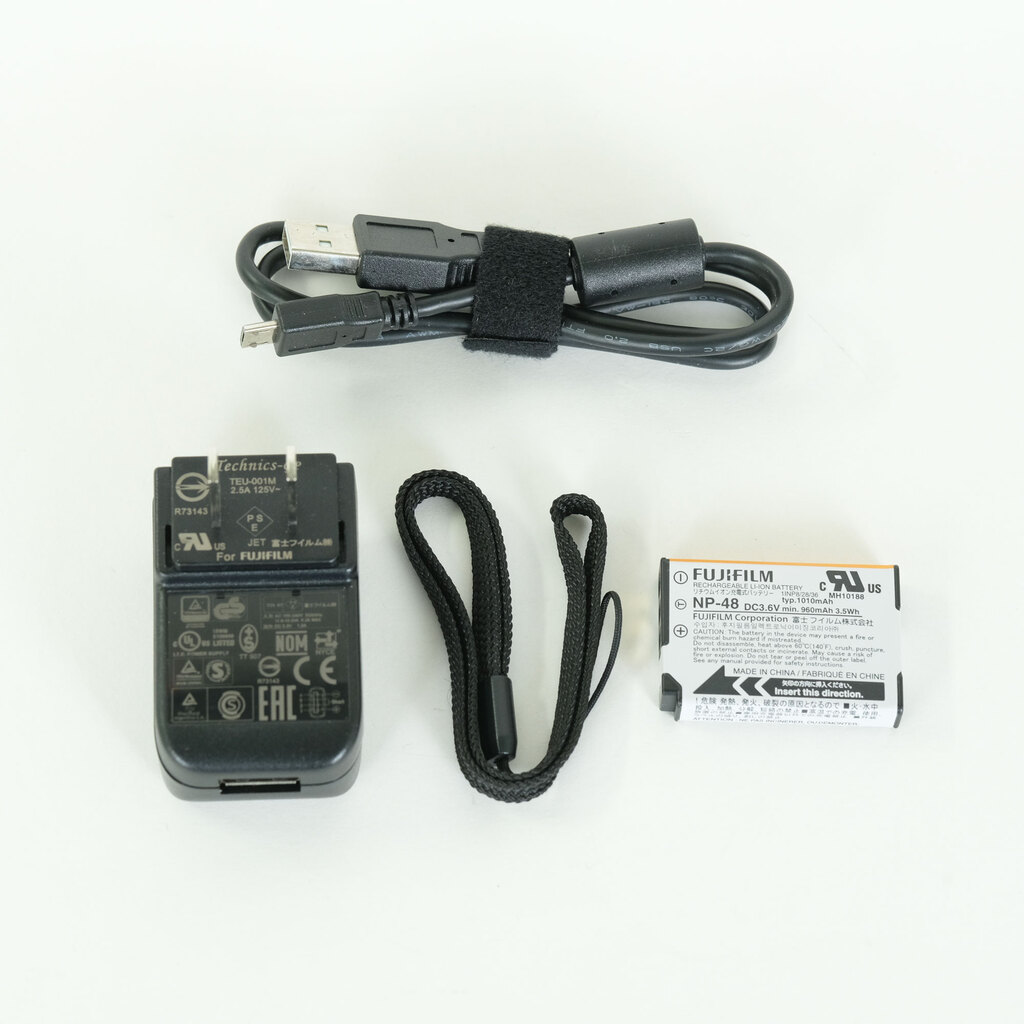 FUJIFILM XQ2 シルバー