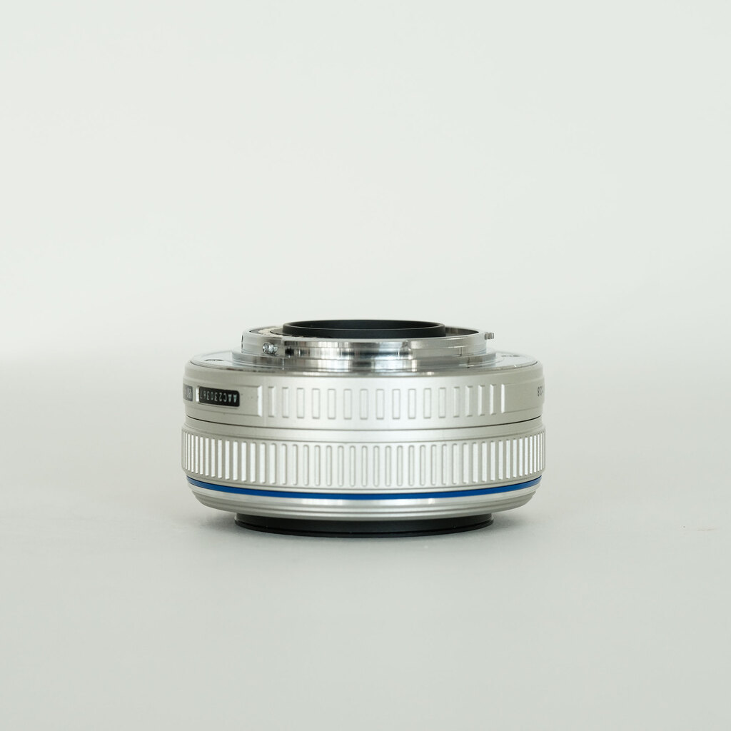 OLYMPUS M.ZUIKO DIGITAL 17mm F2.8 シルバー