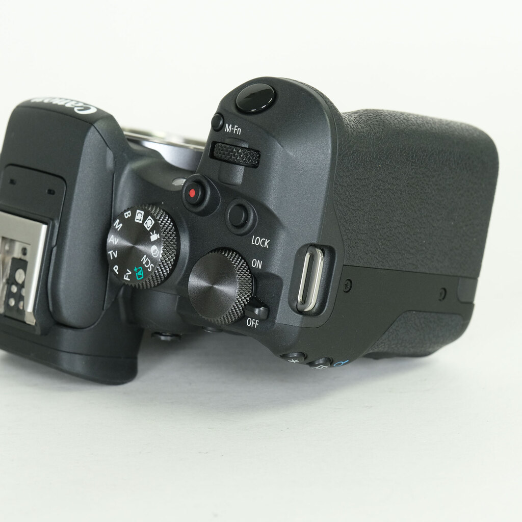 Canon EOS R10