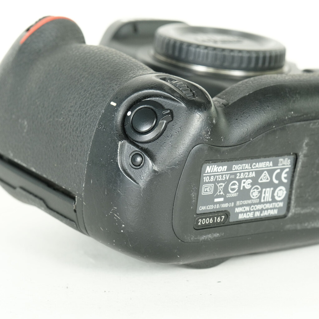 Nikon D4Sの出品 | ONE SCENE（ワンシーン）