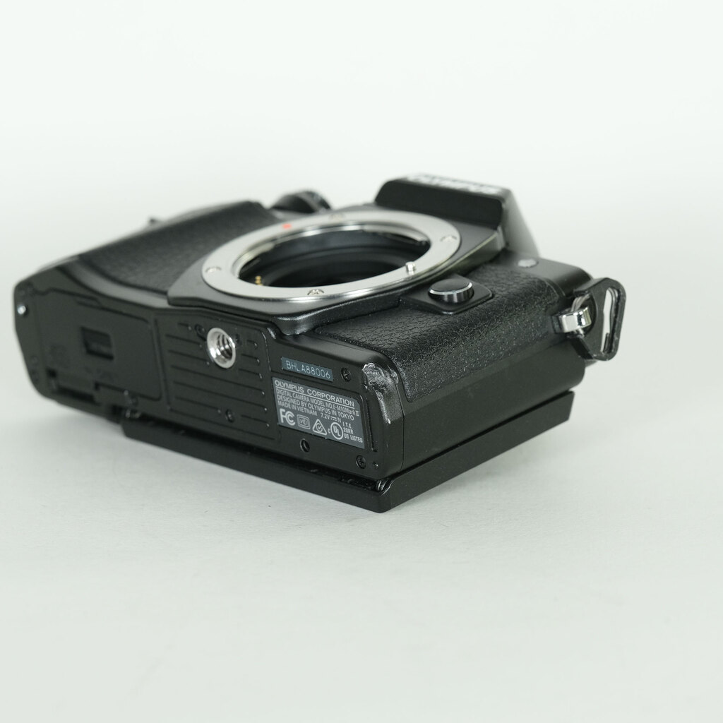 OLYMPUS OM-D E-M10 Mark II