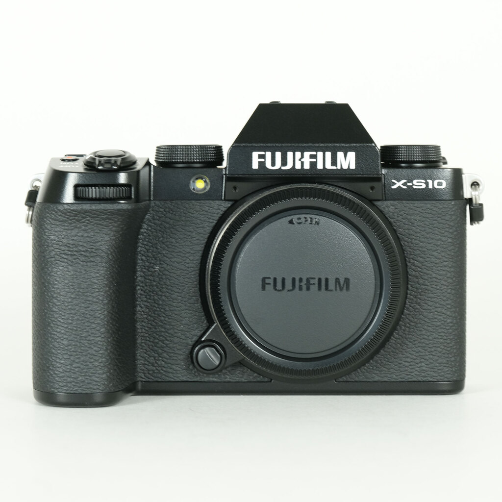 FUJIFILM X-S10