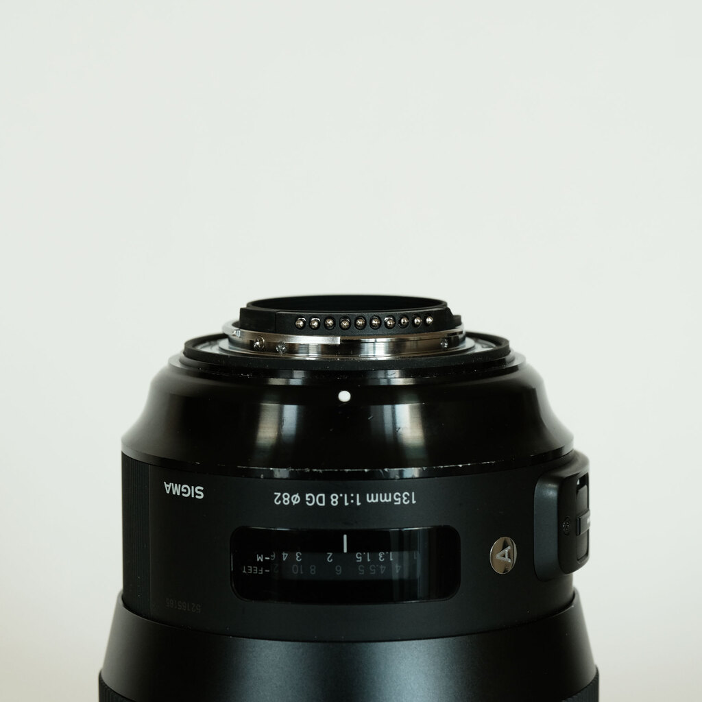 SIGMA 135mm F1.8 DG Art レンズ Amazon.com : Sigma 135mm f/1.8 DG HSM Art Lens for Nikon F