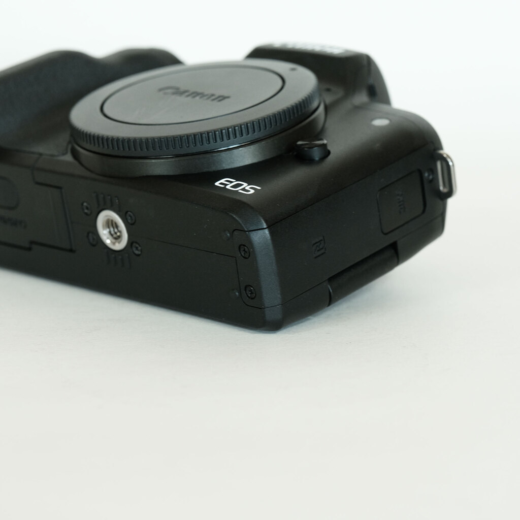 Canon EOS Kiss M
