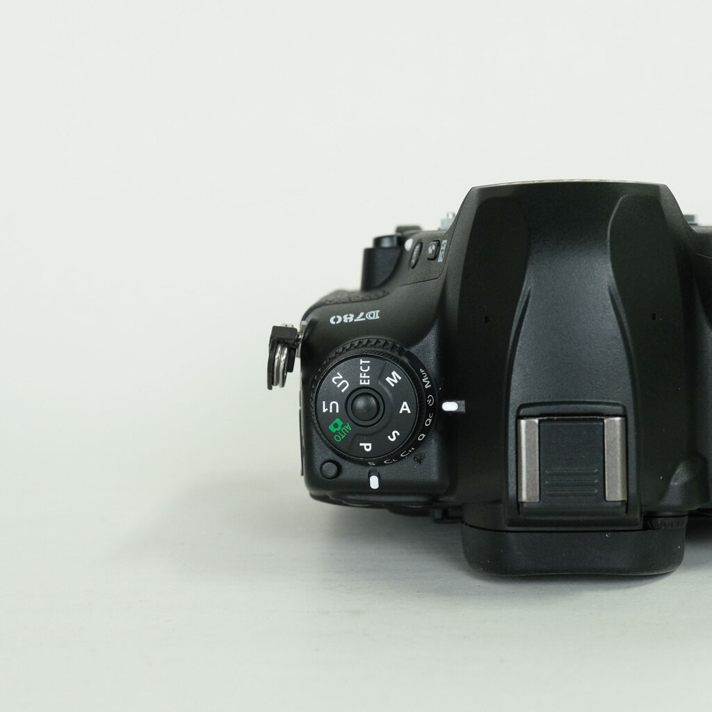 Nikon D780