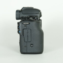 Canon EOS Kiss M Canon EOS Kiss M