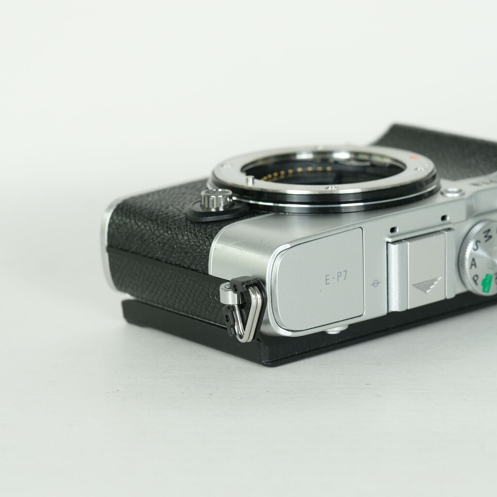 OLYMPUS PEN E-P7