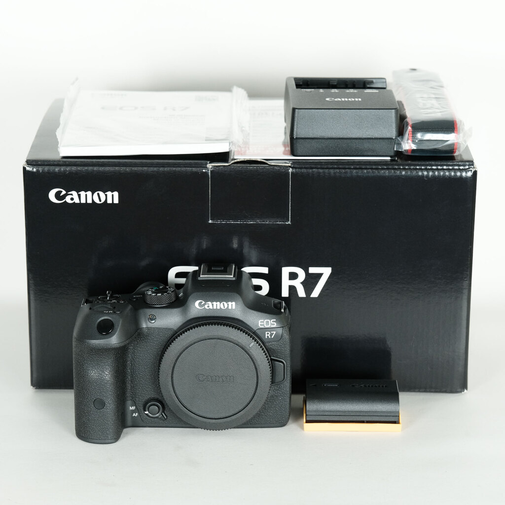 Canon EOS R7
