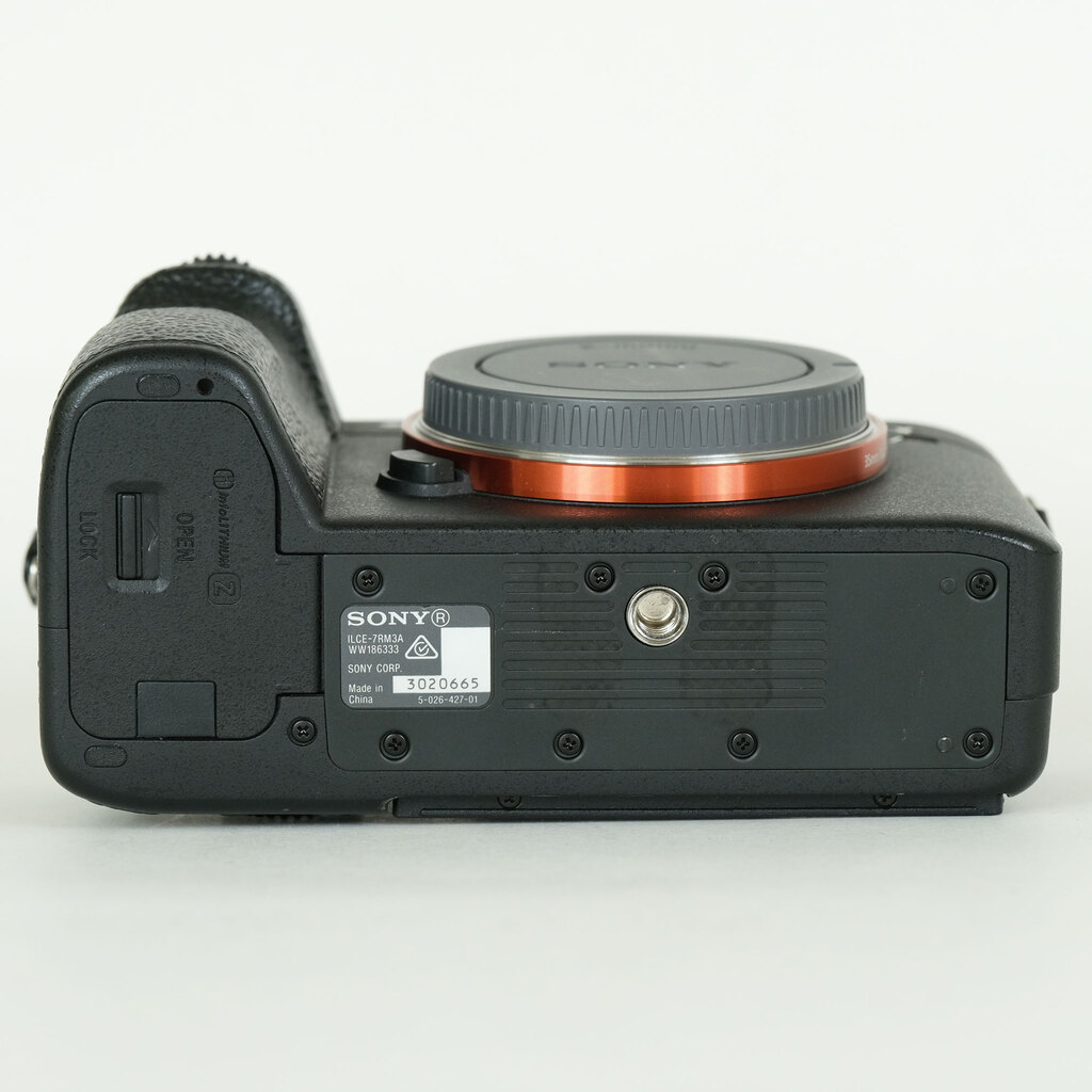 SONY α7RIII ボディ ILCE-7RM3A   【後期モデル 液晶下部にSONYロゴなし】
