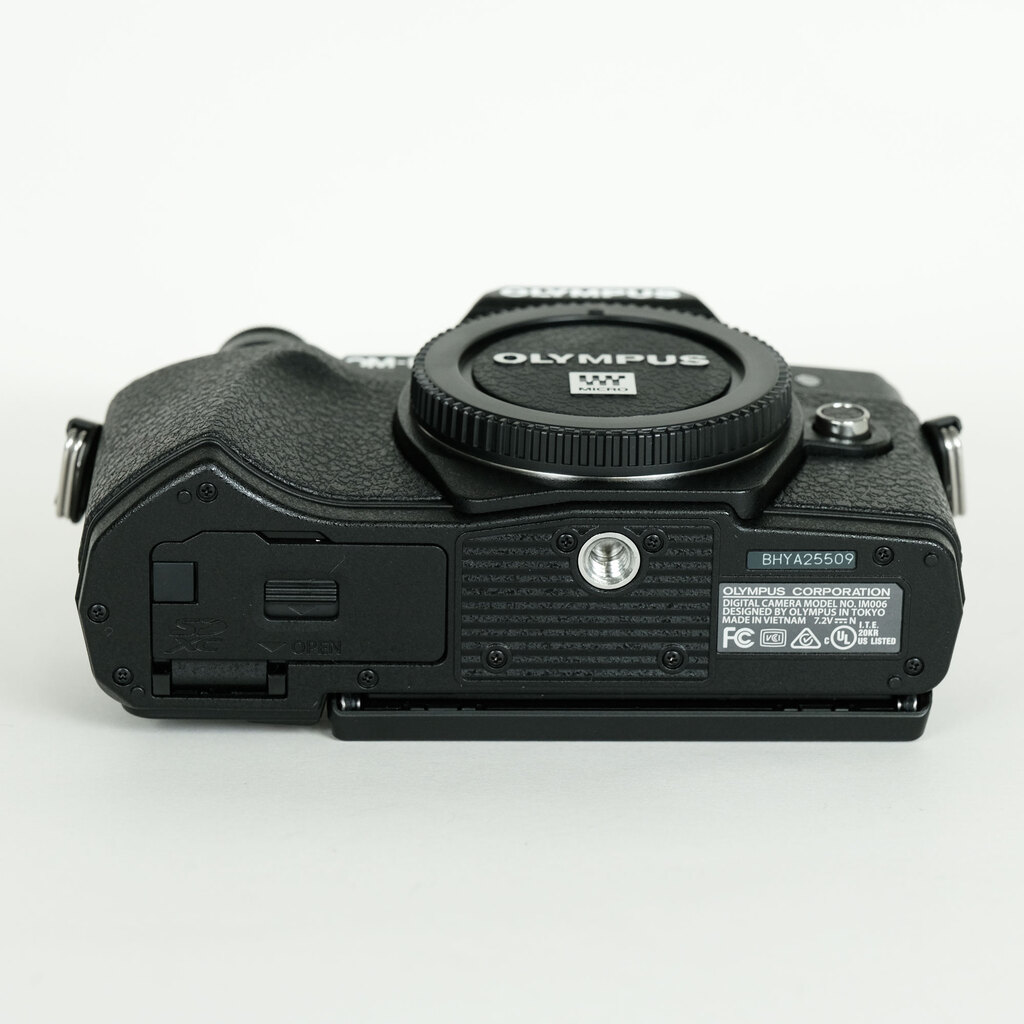 OLYMPUS OM-D E-M10 Mark IIIの出品 | ONE SCENE（ワンシーン）