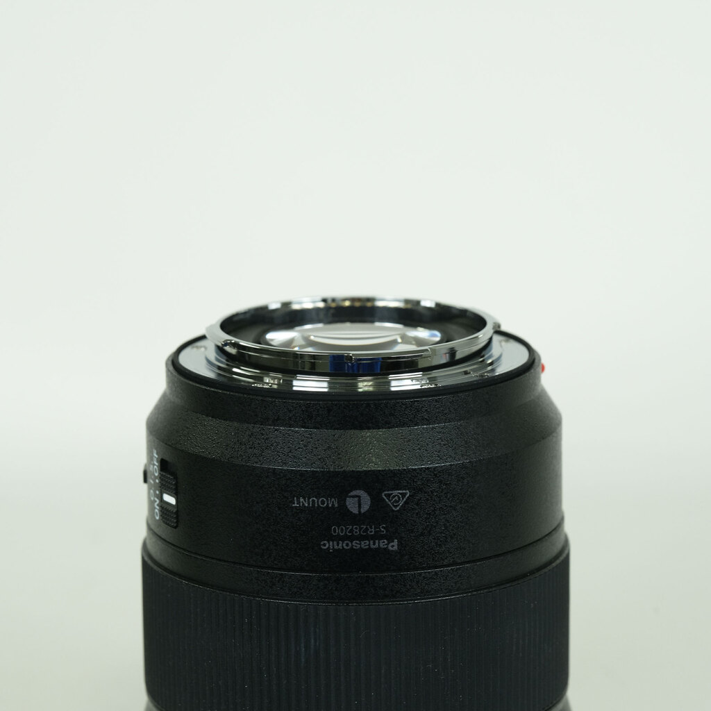 Panasonic LUMIX S 28-200mm F4-7.1 MACRO O.I.S.