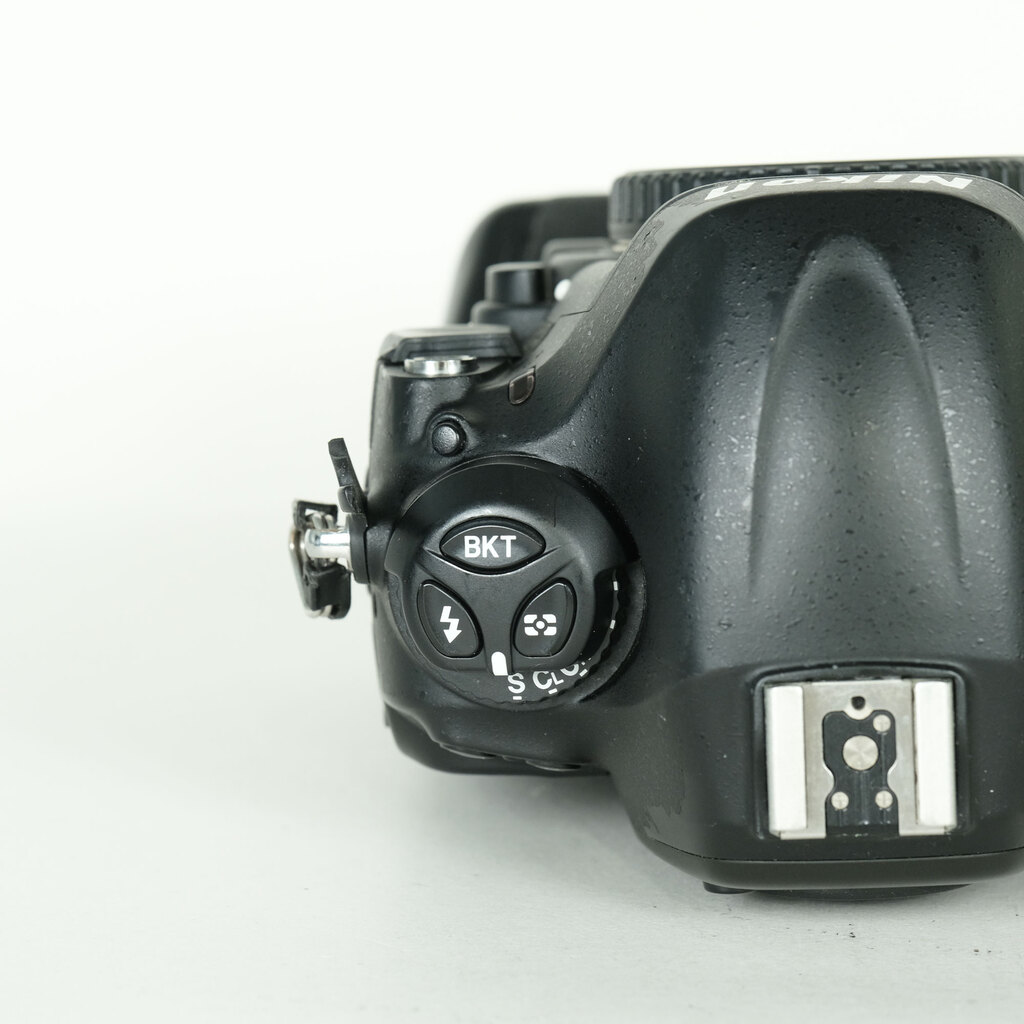 Nikon D4Sの出品 | ONE SCENE（ワンシーン）